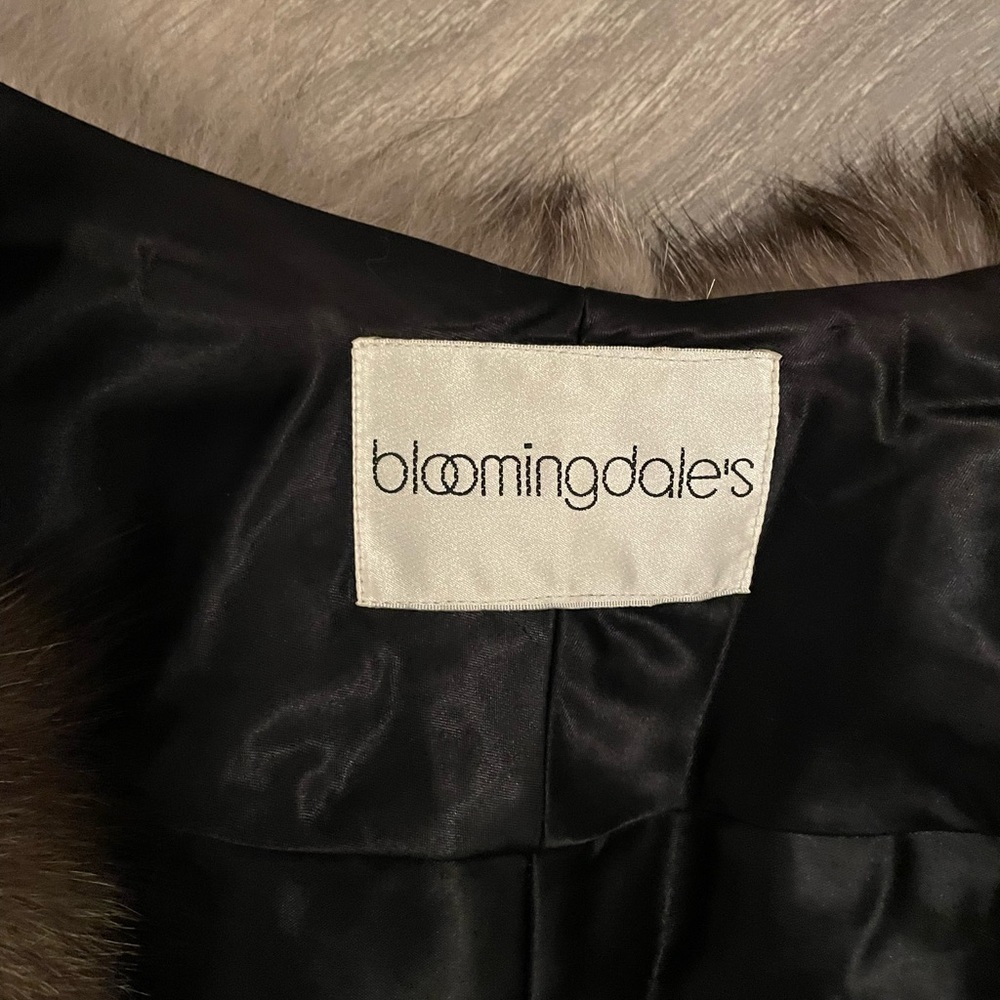 Bloomingdale’s Used Sliver real fox stole used . L-XL. With free Fendi scarf - Picture 5 of 15